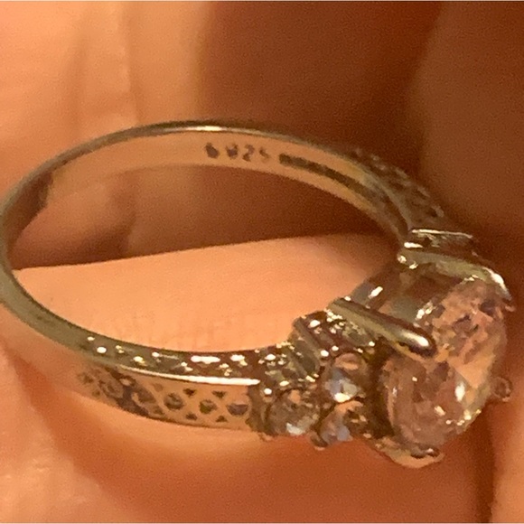 ❤️BEAUTIFUL ENGAGEMENT RING W/SILVER BAND SZ 8.5❤️ - Picture 8 of 9